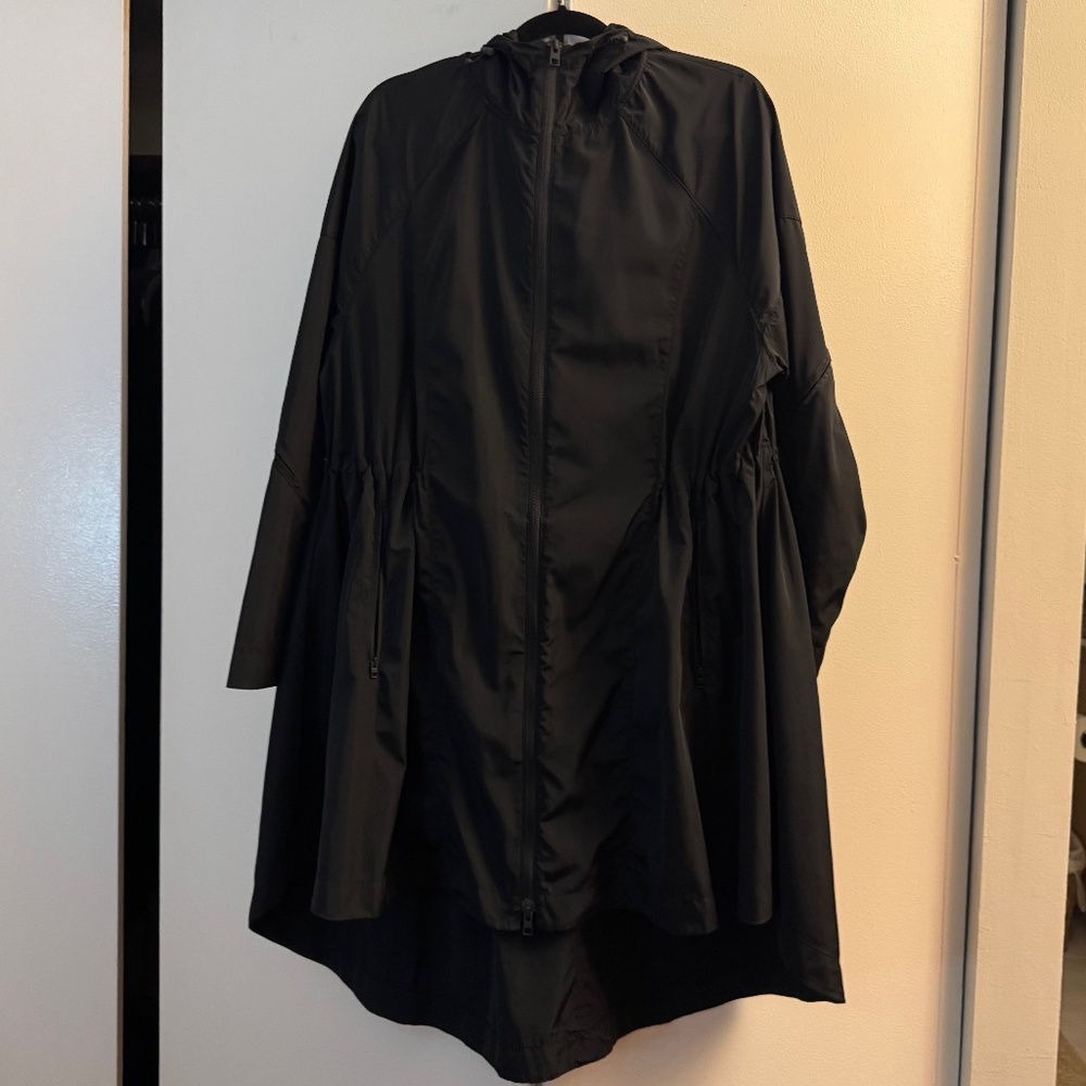 Athleta Light Weight RainCoat w/hood - BLACK Size Large -- EXCLNT Condition